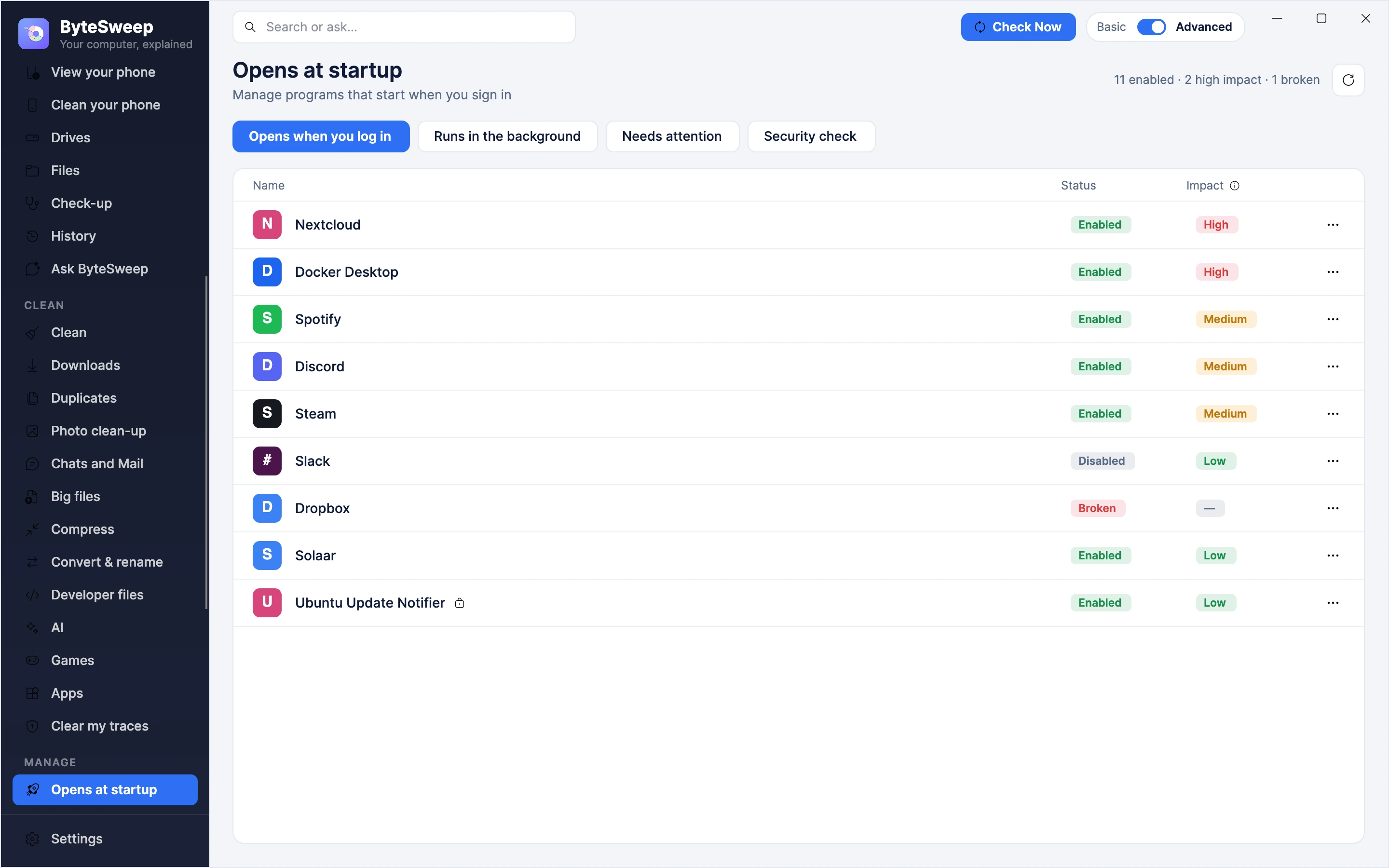 Startup on Linux: 11 entries enabled, 2 with a high impact and 1 broken, such as Nextcloud, Docker Desktop, Spotify, Discord and Steam